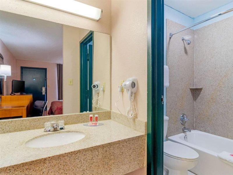 Econo Lodge Декейтър Екстериор снимка
