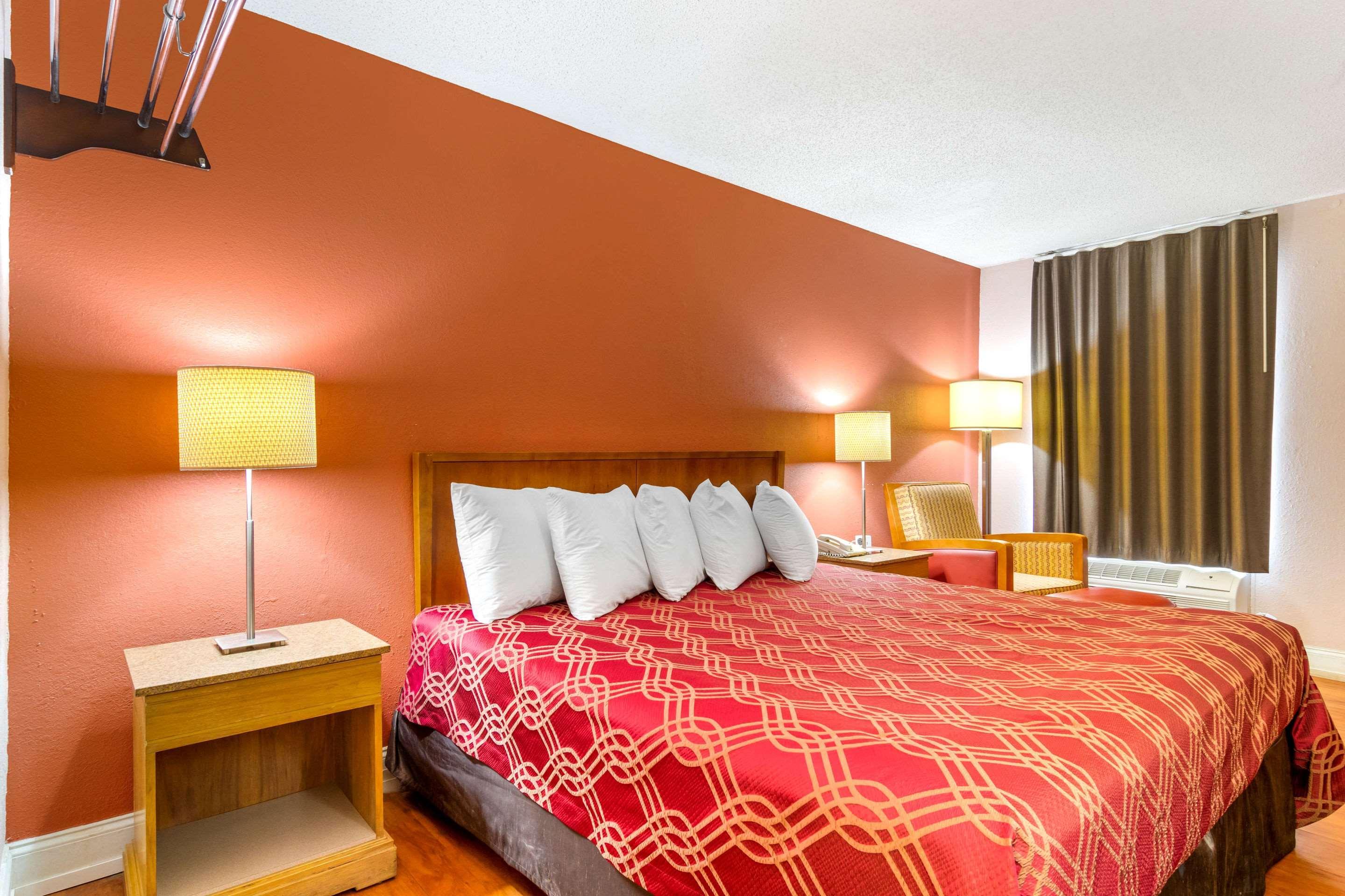 Econo Lodge Декейтър Екстериор снимка