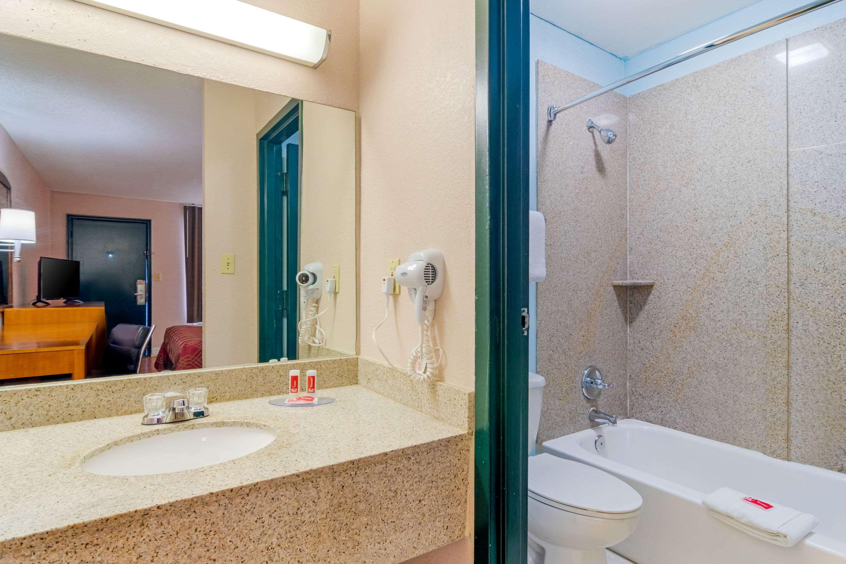 Econo Lodge Декейтър Екстериор снимка